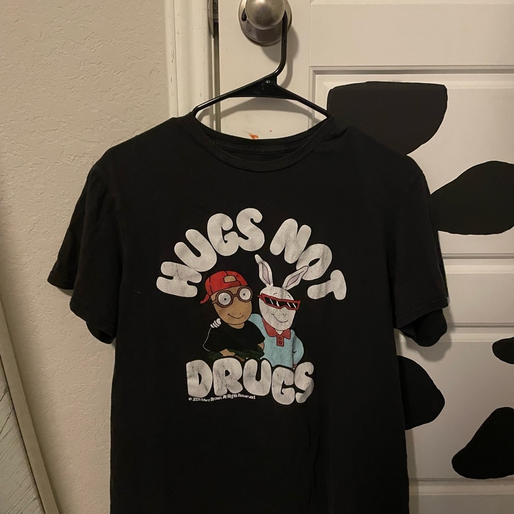 Am selling a black t-shirt from 5-below